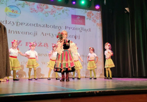 Międzyprzedszkolny Przegląd Inwencji Twórczej - "Z różą w tle".