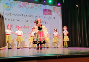 Międzyprzedszkolny Przegląd Inwencji Twórczej - "Z różą w tle".