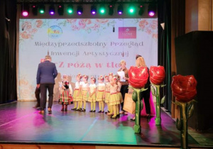 Międzyprzedszkolny Przegląd Inwencji Twórczej - "Z różą w tle".