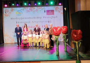 Międzyprzedszkolny Przegląd Inwencji Twórczej - "Z różą w tle".