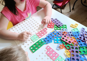 Zabawy matematyczne z wykorzystaniem klocków Numicon.