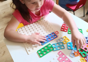 Zabawy matematyczne z wykorzystaniem klocków Numicon.