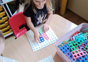 Zabawy matematyczne z wykorzystaniem klocków Numicon.