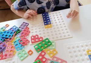 Zabawy matematyczne z wykorzystaniem klocków Numicon.