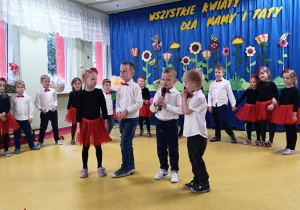 Olek recytuje wiersz.