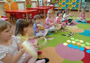 Gra na instrumentach.