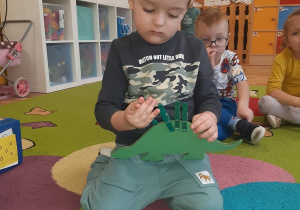 Zabawa z klamerkami- Bartek.