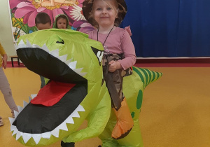 Jazda na dinozaurze- Marcelinka.
