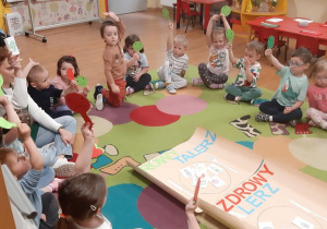 Warsztaty z dietetykiem- Elfiki poznają zdrowe produkty.