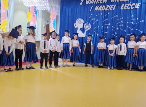 "Uroczyste zakończenie przedszkola" w grupie "Pszczółki"