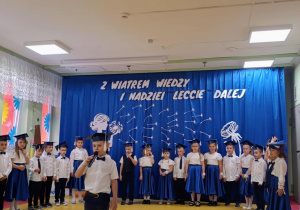"Uroczyste zakończenie przedszkola" w grupie "Pszczółki"