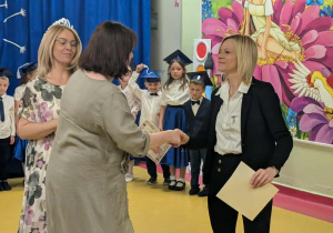 "Uroczyste zakończenie przedszkola" w grupie "Pszczółki"