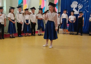"Uroczyste zakończenie przedszkola" w grupie "Pszczółki"