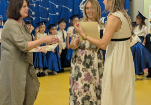 "Uroczyste zakończenie przedszkola" w grupie "Pszczółki"