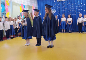 "Uroczyste zakończenie przedszkola" w grupie "Pszczółki"