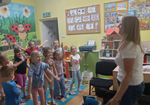 Rozgrzewka z mamą Mikołaja.