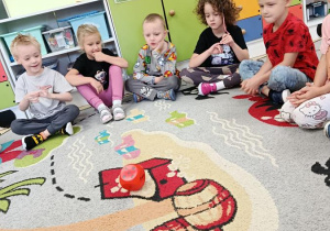 dzieci podczas zajęć matematycznych