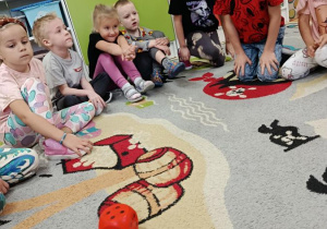 dzieci podczas zajęć matematycznych