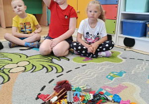 Dzieci podczas zajęć matematycznych