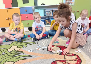 Dzieci podczas zajęć matematycznych