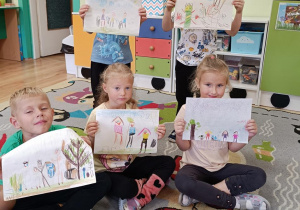 Prace plastyczne dzieci po skończonej akcji.