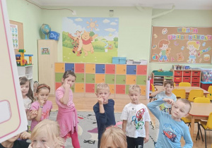 Zabawa ruchowa utrwalająca części ciała.