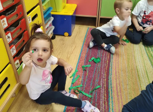 Wspólna praca plastyczna "Gruszka"
