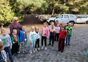 Dzieci na wycieczce w Manufakturze Krówek