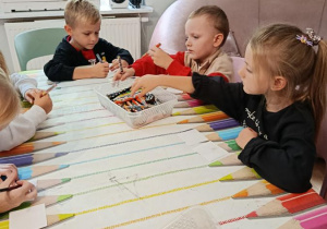 Dzieci na wycieczce w Manufakturze Krówek