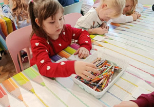 Dzieci na wycieczce w Manufakturze Krówek