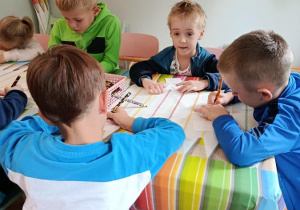 Dzieci na wycieczce w Manufakturze Krówek