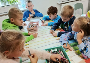 Dzieci na wycieczce w Manufakturze Krówek