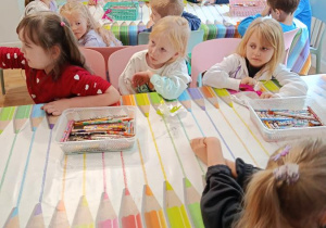 Dzieci na wycieczce w Manufakturze Krówek