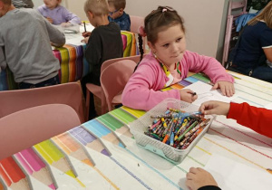 Dzieci na wycieczce w Manufakturze Krówek