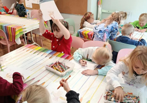 Dzieci na wycieczce w Manufakturze Krówek