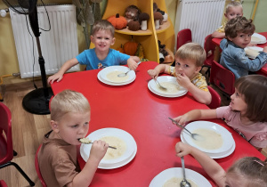 "Elfy" podczas obiadu...