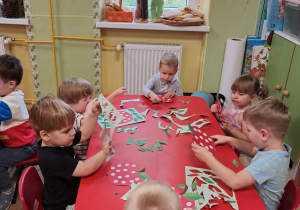 Praca plastyczna "Czerwone jabłuszko"