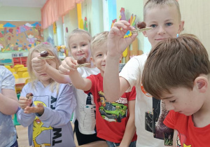 Ślimaki z kasztana i spinaczy.
