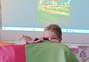 Zabawy w teatr ze ślimakami.