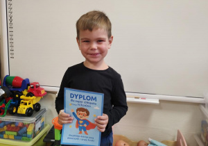 Nikodem z dyplomem super chłopaka