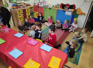 Eksperymenty z animatorkami z sali zabaw "Fikołki"