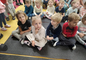 Łucja, Marysia, Tobiasz i Marcel na uroczystości z okazji Dnia Edukacji Narodowej