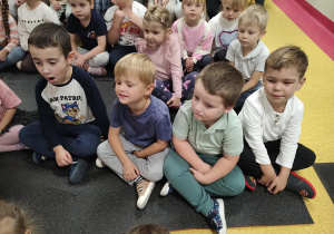 Tymek, Jasio, Wojtek, Nikodem na uroczystości z okazji Dnia Edukacji Narodowej