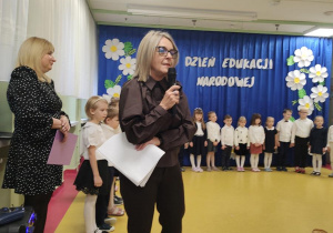 Panie i dzieci z grupy "Żabki"