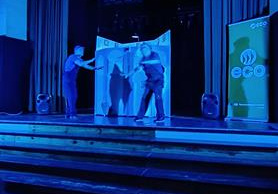 Udział w przedstawieniu pt. " Piotruś elektryk ''.