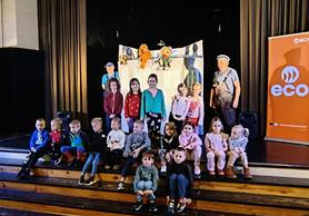 Udział w przedstawieniu pt. " Piotruś elektryk ''.