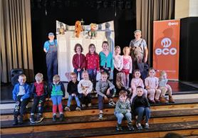 Udział w przedstawieniu pt. " Piotruś elektryk ''.