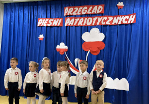 Nasz zespół śpiewa „ Kto Ty jesteś?”