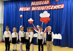 Nasz zespół śpiewa „ Kto Ty jesteś?”