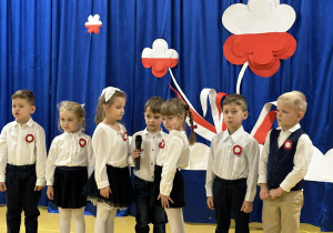 Nasz zespół śpiewa „ Kto Ty jesteś?”